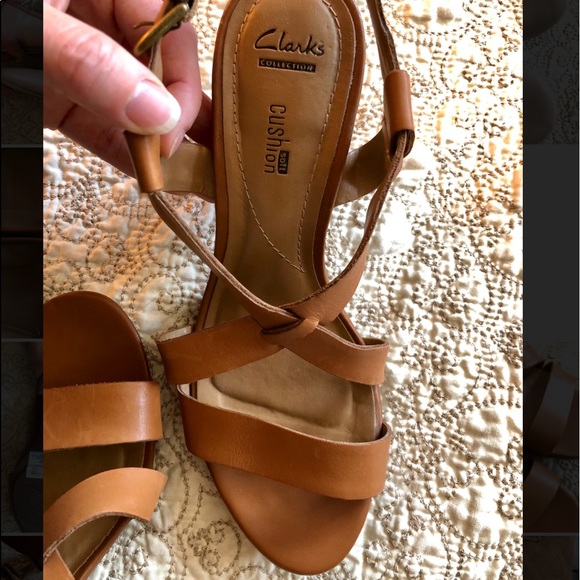 Clark’s Tan/Camel Dressy Leather Sandals - Wide - Picture 3 of 10